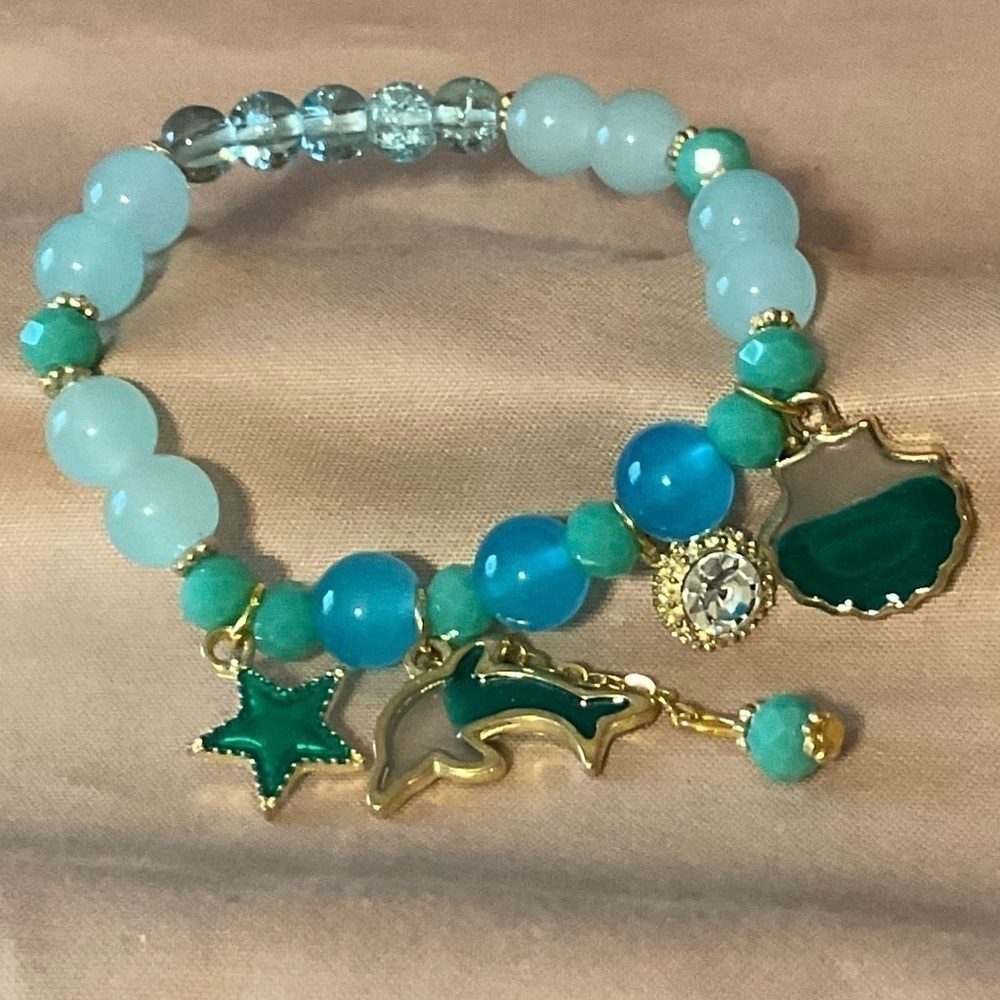 Beautiful stretch bracelet, BN!